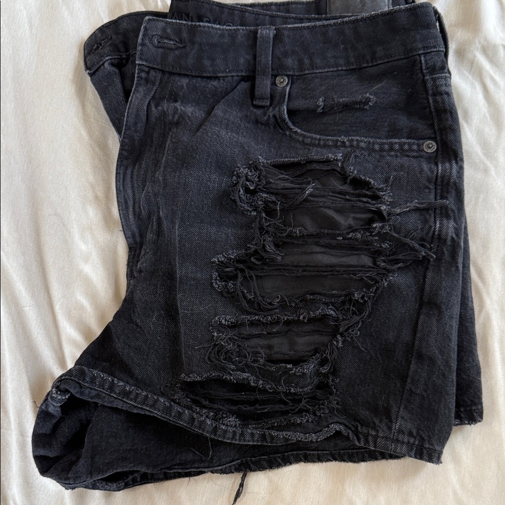 American Eagle Outfitters Black Distressed Jean Mom Shorts - Picture 7 of 7